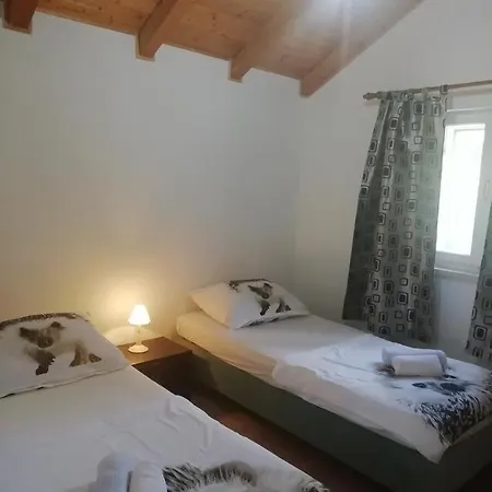Casa vacanze Secluded House With A Parking Space Praznica, Brac - 18347